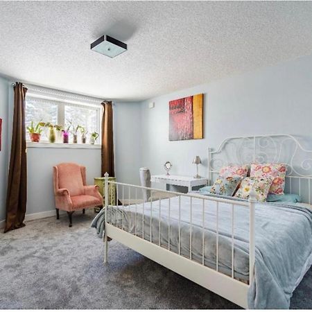 Elegant Garden Suite&2Mins Bus Station Close Lrt& Free Parking YYC Eksteriør bilde