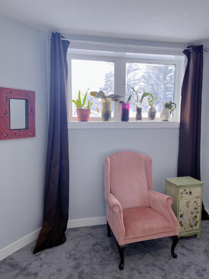 Elegant Garden Suite&2Mins Bus Station Close Lrt& Free Parking YYC Eksteriør bilde