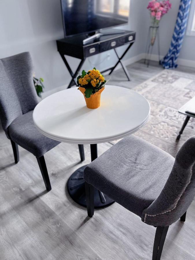 Elegant Garden Suite&2Mins Bus Station Close Lrt& Free Parking YYC Eksteriør bilde