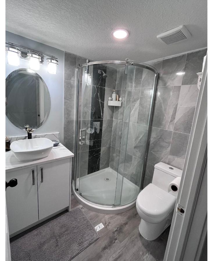 Elegant Garden Suite&2Mins Bus Station Close Lrt& Free Parking YYC Eksteriør bilde