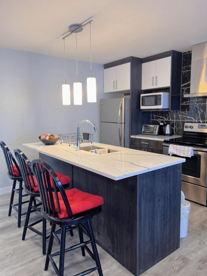 Elegant Garden Suite&2Mins Bus Station Close Lrt& Free Parking YYC Eksteriør bilde