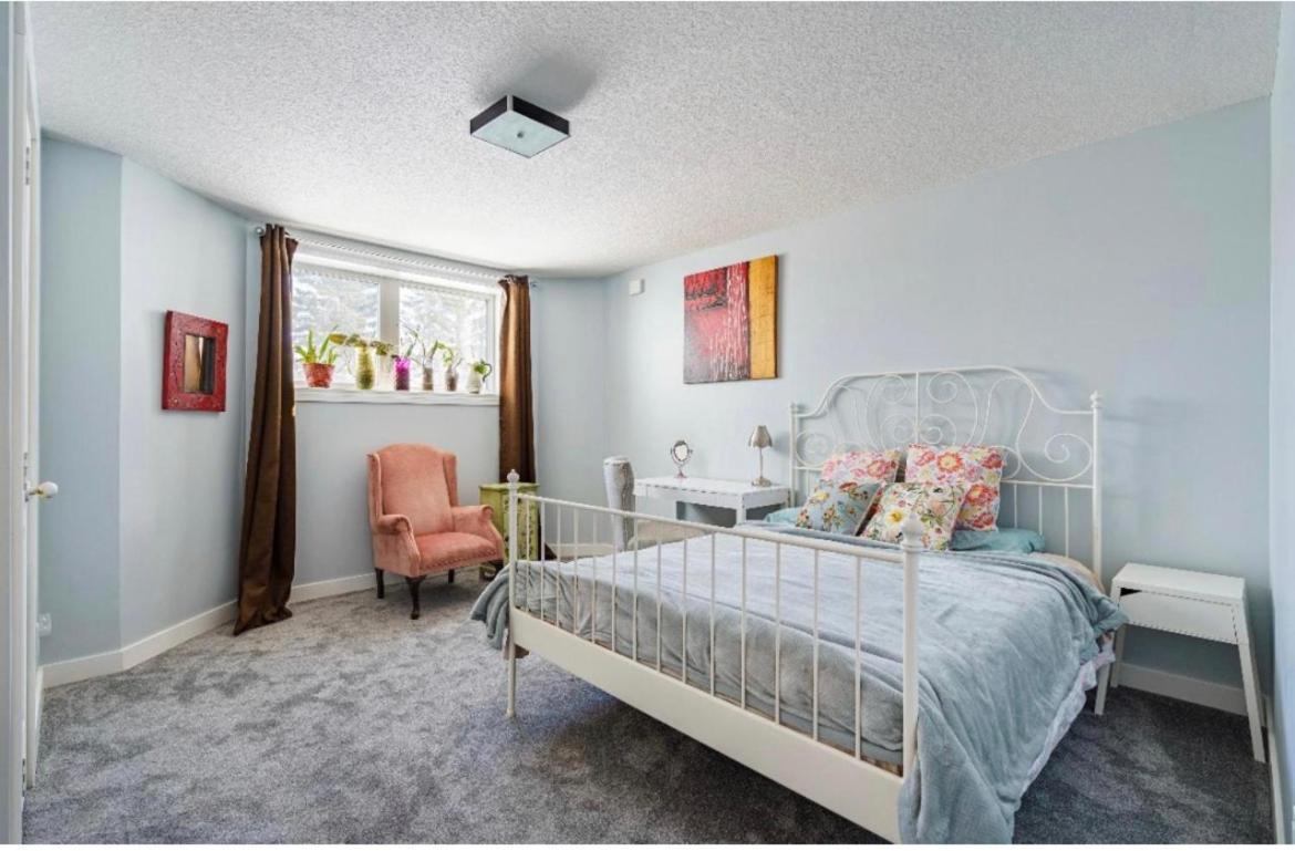 Elegant Garden Suite&2Mins Bus Station Close Lrt& Free Parking YYC Eksteriør bilde