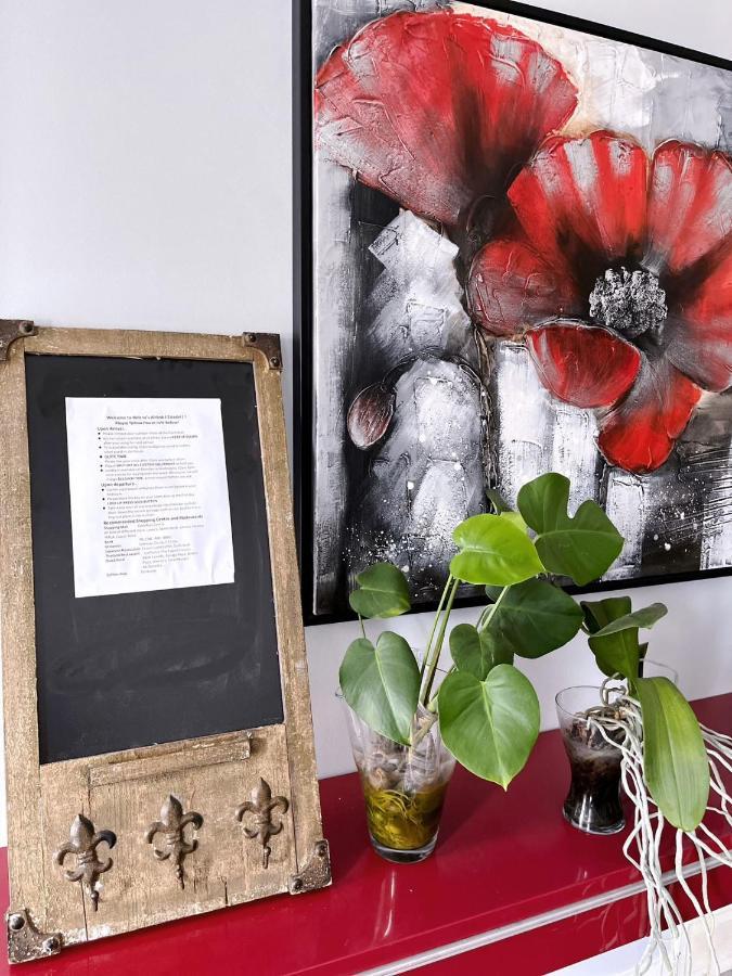 Elegant Garden Suite&2Mins Bus Station Close Lrt& Free Parking YYC Eksteriør bilde