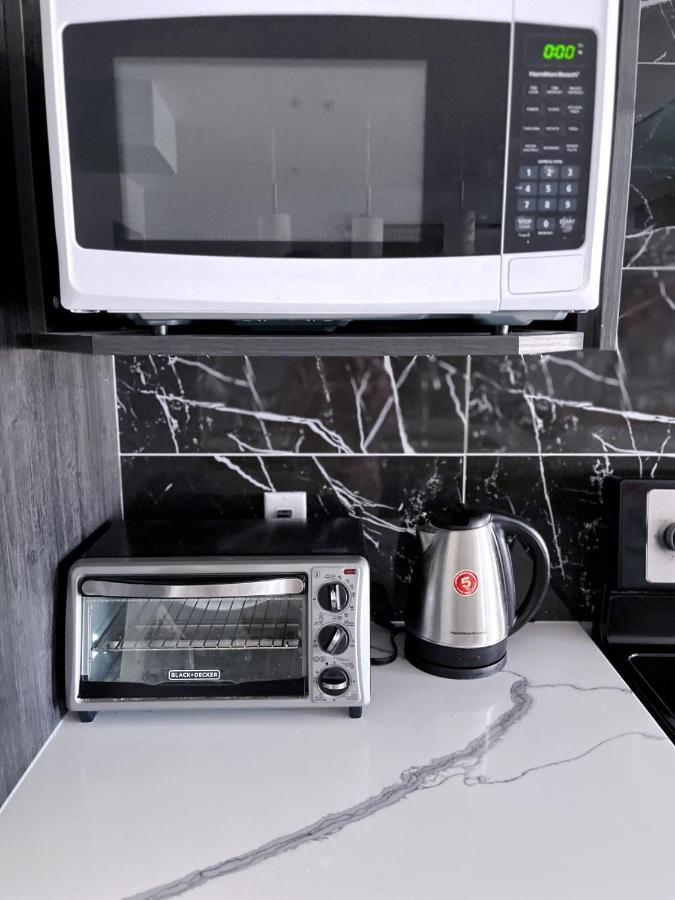 Elegant Garden Suite&2Mins Bus Station Close Lrt& Free Parking YYC Eksteriør bilde