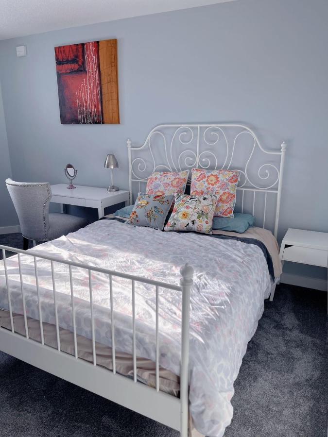 Elegant Garden Suite&2Mins Bus Station Close Lrt& Free Parking YYC Eksteriør bilde