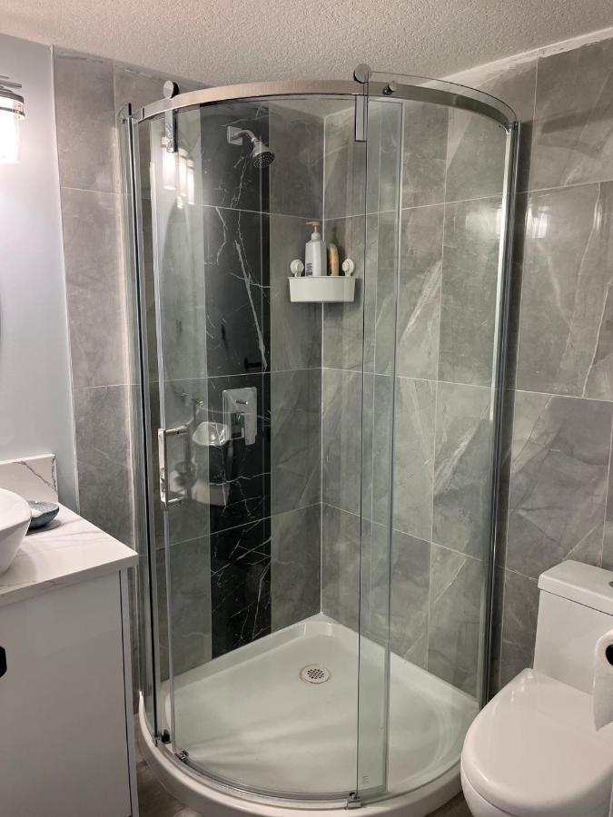 Elegant Garden Suite&2Mins Bus Station Close Lrt& Free Parking YYC Eksteriør bilde