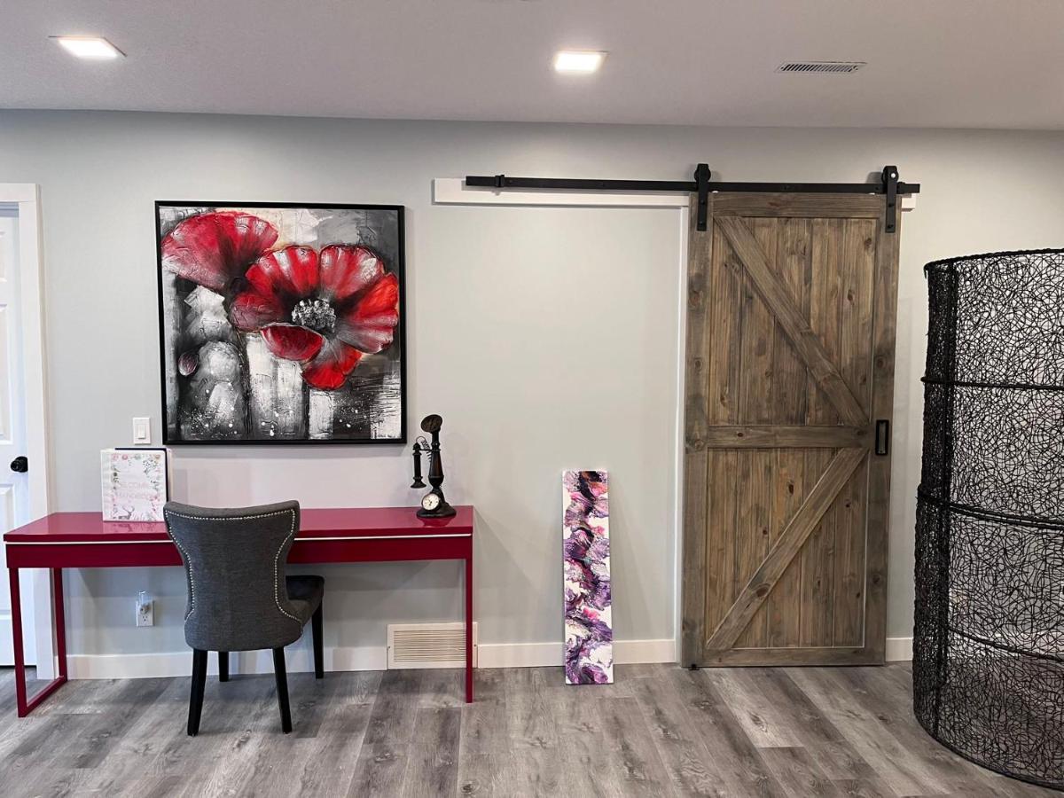 Elegant Garden Suite&2Mins Bus Station Close Lrt& Free Parking YYC Eksteriør bilde