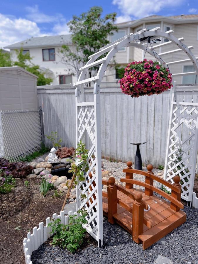 Elegant Garden Suite&2Mins Bus Station Close Lrt& Free Parking YYC Eksteriør bilde
