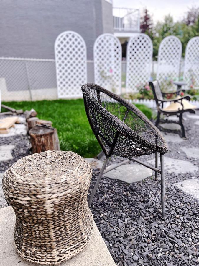 Elegant Garden Suite&2Mins Bus Station Close Lrt& Free Parking YYC Eksteriør bilde