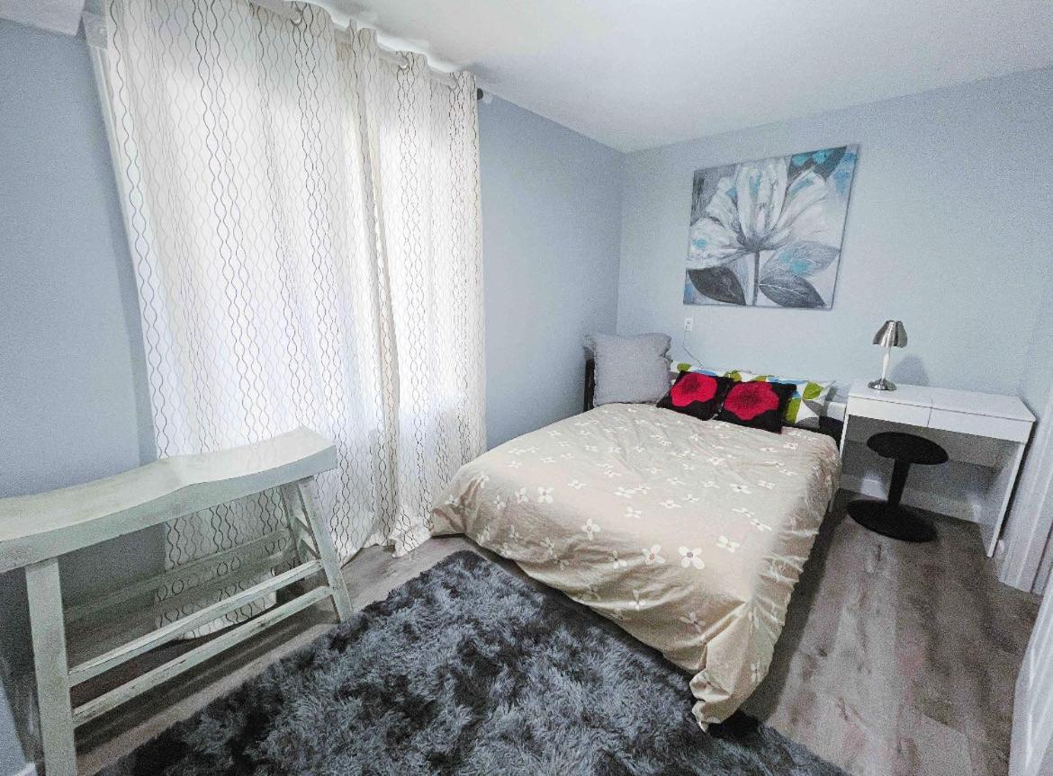 Elegant Garden Suite&2Mins Bus Station Close Lrt& Free Parking YYC Rom bilde